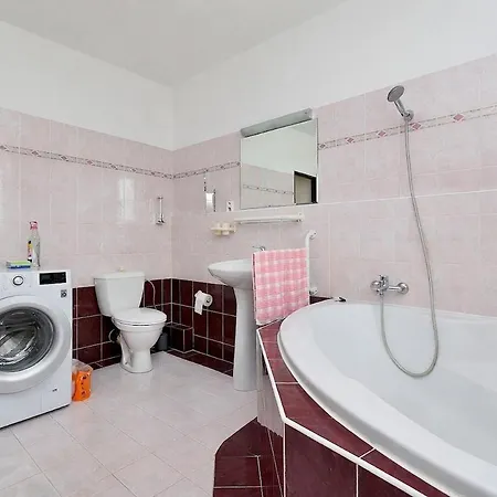 Modern 3-room Near The Swimming Pool, 10 Minutes To The Center